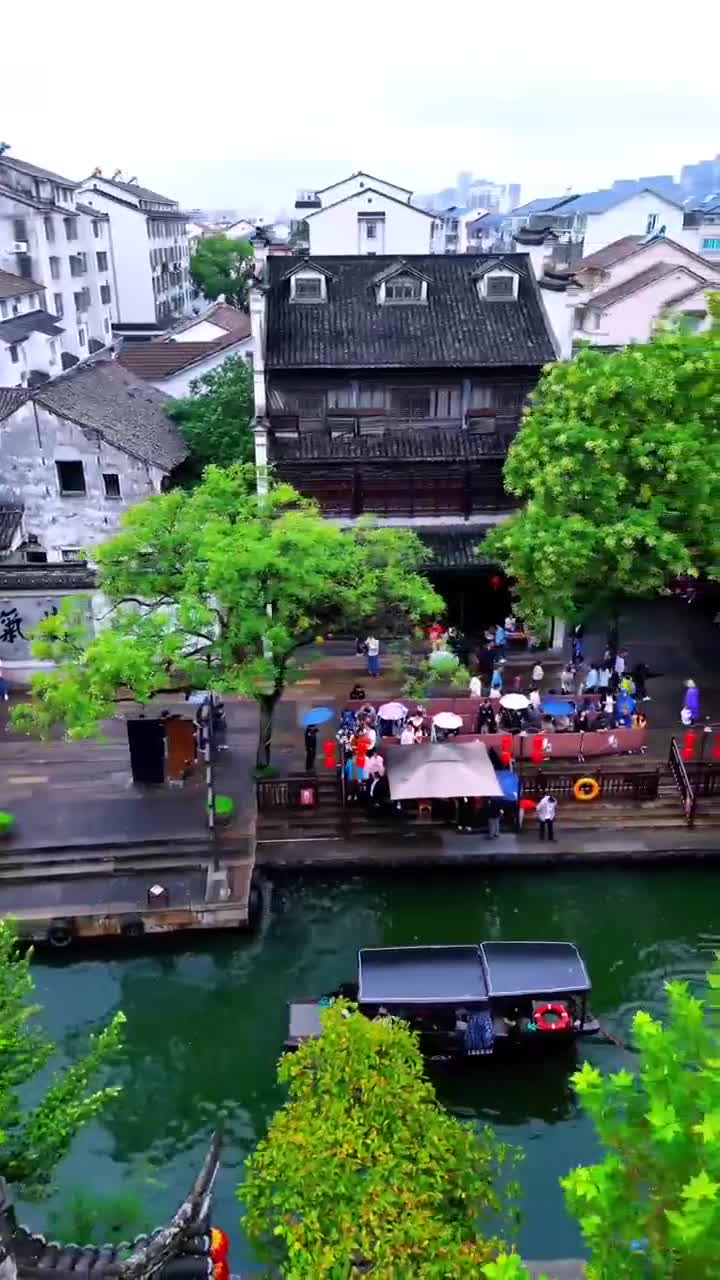 南浔古镇人人都说江南好，一路南寻到南浔。南浔古镇，犹如一幅水墨画，每一处风景，每一座建筑，都充满了江南水乡的味道。#南浔古镇