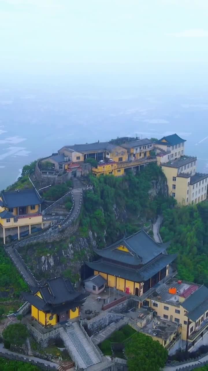 人间第一清静地——普陀山 一半都在禁飞区 恰好观音菩萨就在那里 只有佛顶山与梵音洞附近可以飞 限高120米也是难得#舟山市普陀山