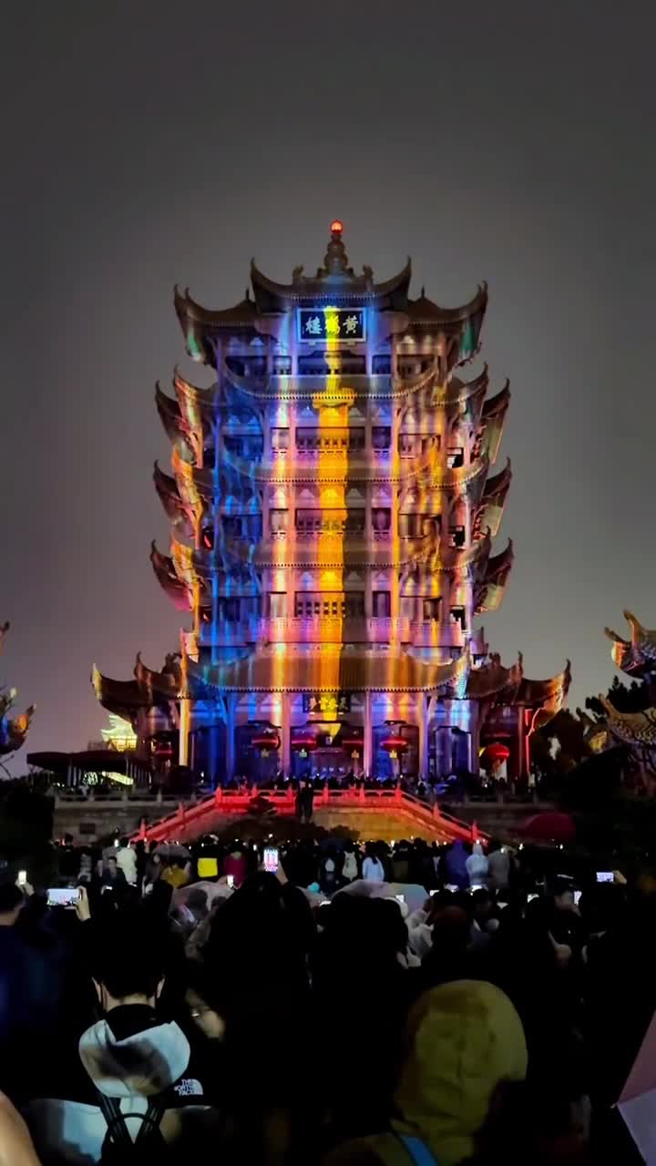 来武汉总要看看书本里的黄鹤楼，登上黄鹤楼，武汉三镇尽收眼底，美不胜收！#武汉市黄鹤楼公园#自联盟