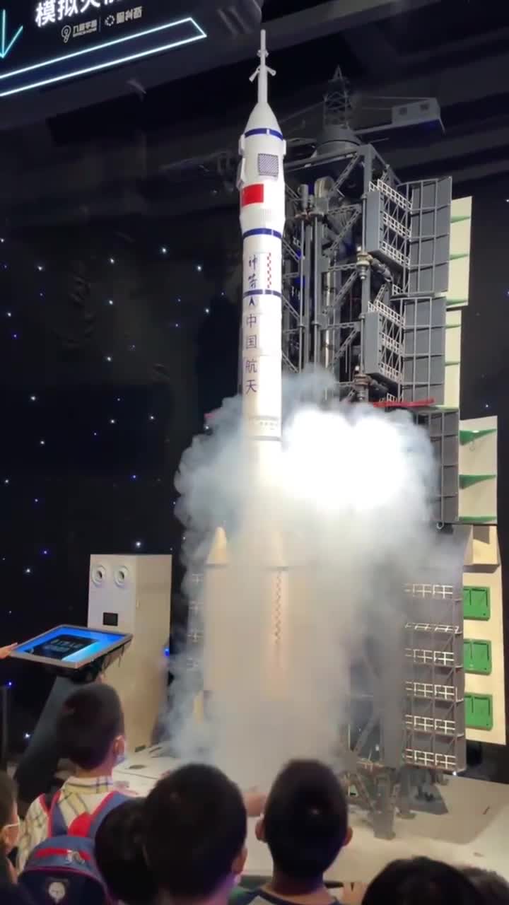 走进科技馆，这里的每个展品都充满了创意和想象力，让我们感受到了科技的美妙与神奇。#厦门科技馆