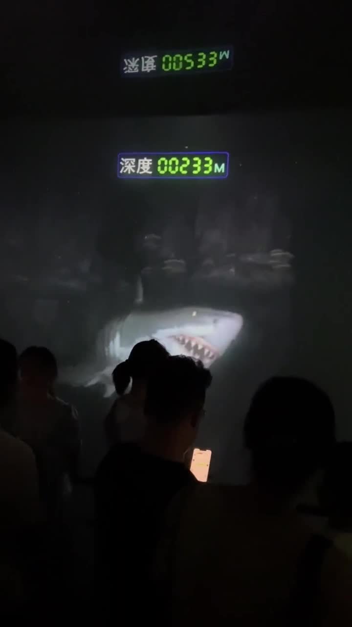 厦门科技馆深海电梯，是国内唯一深海情境体验，带你潜入10900米的海沟深处。沉浸式体验，带我们认识不一样的海洋#厦门科技馆