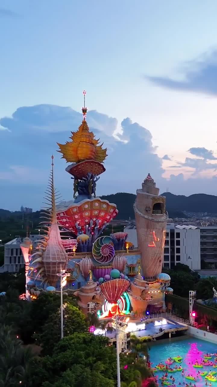 来佛山，一定要带上心爱的人来一次顺德华侨城欢乐海岸主题公园，一起坐上浪漫的摩天轮，甜蜜又幸福。#佛山市顺德欢乐海岸#自联盟
