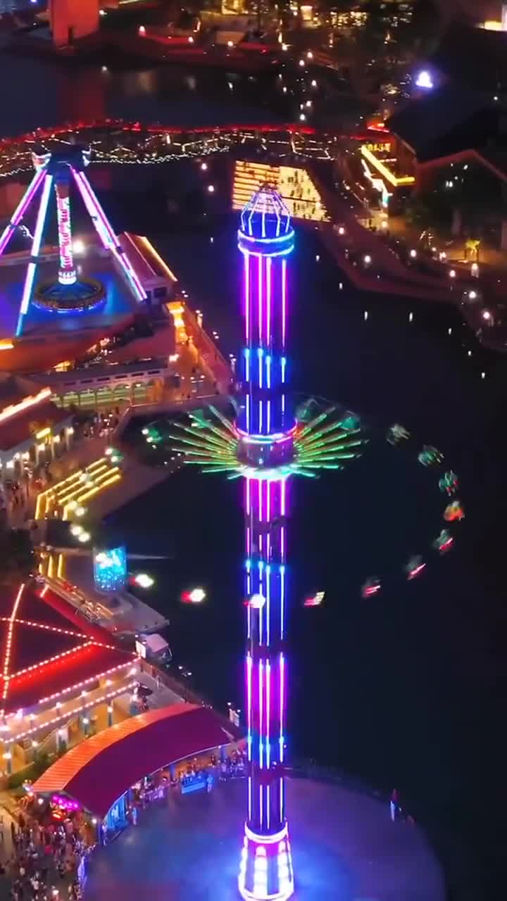 来佛山，一定要带上心爱的人来一次顺德华侨城欢乐海岸主题公园，一起坐上浪漫的摩天轮，甜蜜又幸福。#佛山市顺德欢乐海岸#自联盟