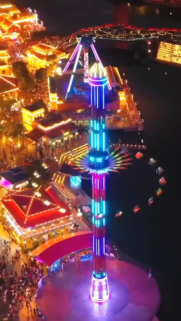 来佛山，一定要带上心爱的人来一次顺德华侨城欢乐海岸主题公园，一起坐上浪漫的摩天轮，甜蜜又幸福。#佛山市顺德欢乐海岸#自联盟