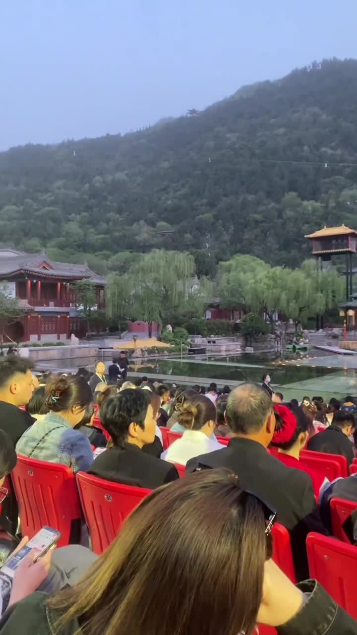 一眼千年， 写满历史的华清宫… 霓裳羽衣舞，一曲长恨歌，演绎着曾经的深情 浮光掠影间，穿越千年的爱恋！#华清宫#自盟联