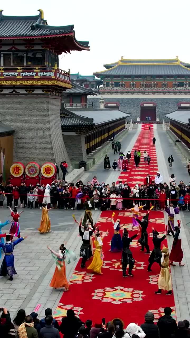 如果你厌倦了现代的生活，那么穿越来大唐吧，有酒有肉有美女，襄阳唐城带你梦回盛世大唐#襄阳唐城#襄阳唐城影视基地#自联盟