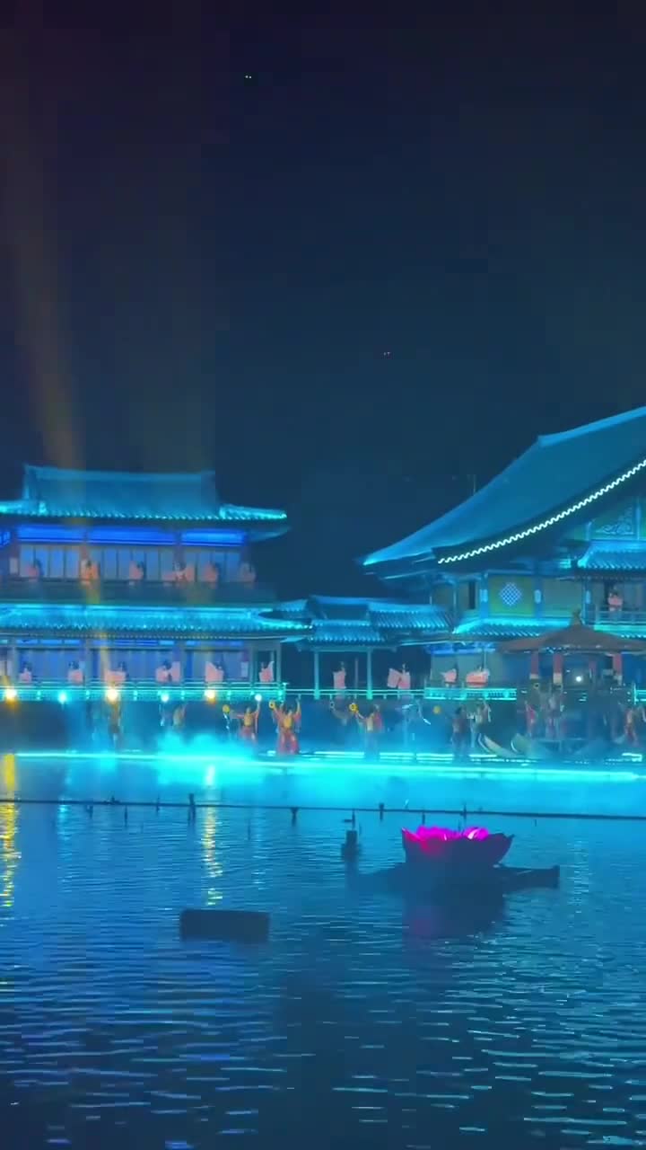 襄阳唐城影视基地 湖北襄阳唐城为4A级景区，这里拍摄过电视剧《妖猫传》《天盛长歌》《艳骨》《梦华录》等多部大剧作，你想来看看吗？##襄阳唐城影视基地#自联盟