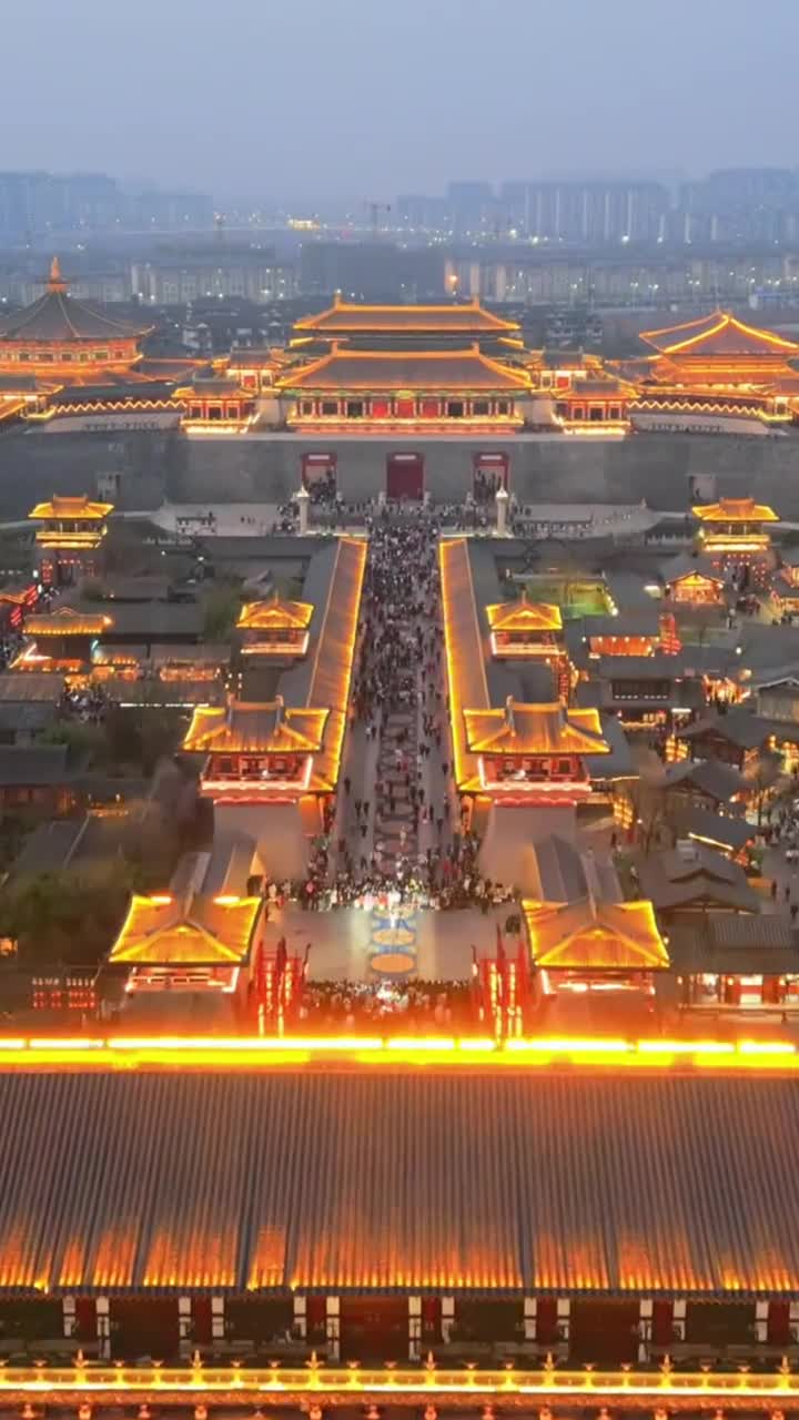 当唐城遇上绝美晚霞，仿佛回到曾经的大唐盛世。#襄阳唐城影视基地#自联盟