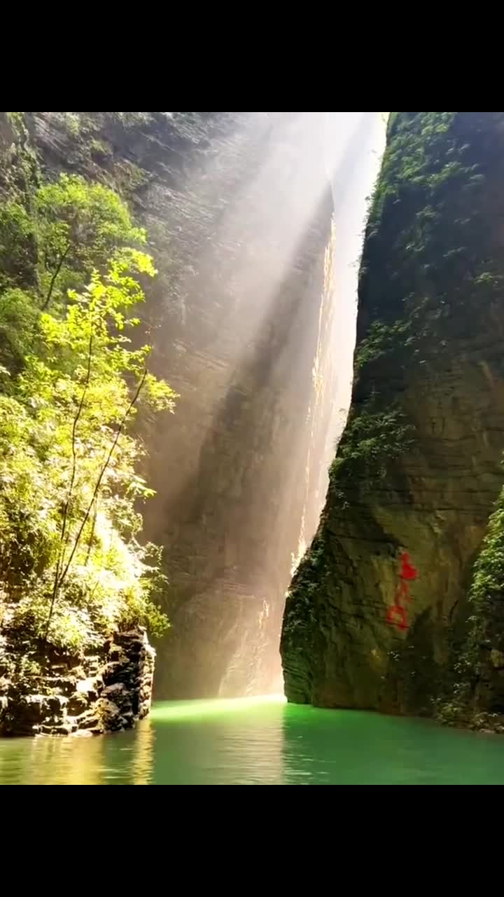 曾经阻挡我们脚步的山，现在是游客眼中的景。#恩施大峡谷#自联盟