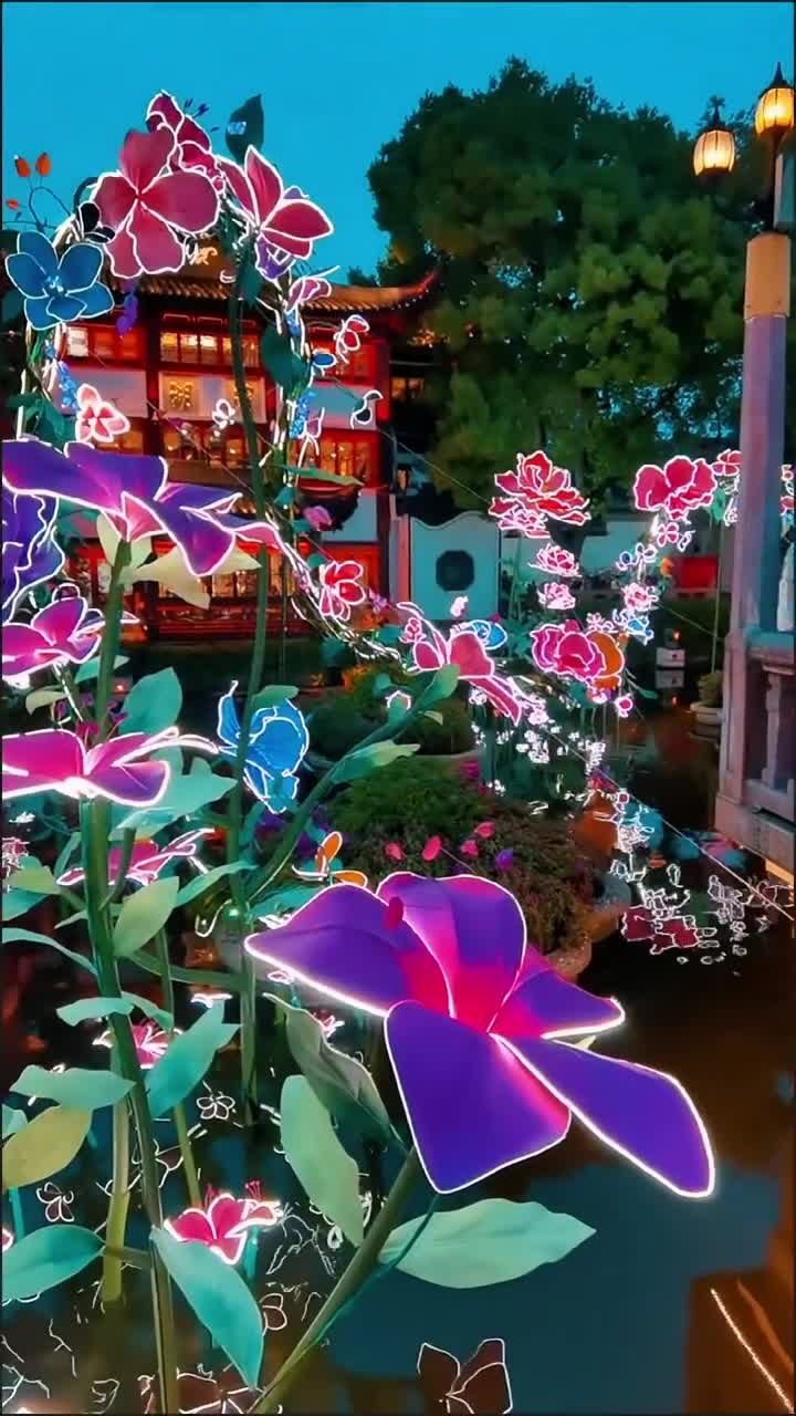 每一次豫园灯会都以其独特的主题和丰富的文化内涵吸引了大量游客。灯会不仅展示了中国传统文化的魅力，更让游客感受到浓厚的节日氛围和美好的祝福#豫园#自联盟