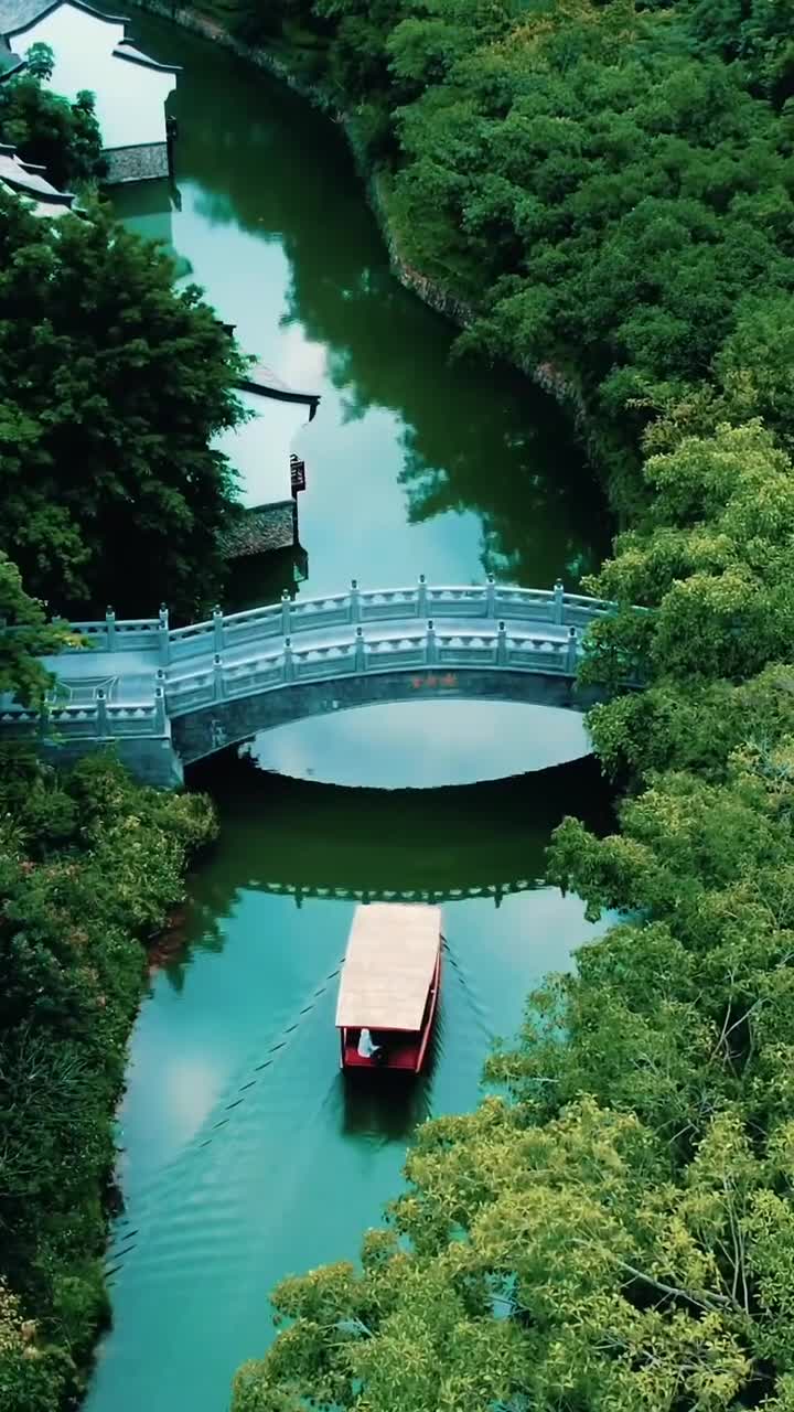 环境优美的汤泉湖畔上煮个茶，泡个温泉，享受一下城市慢生活！#惠州中海汤泉酒店#自联盟