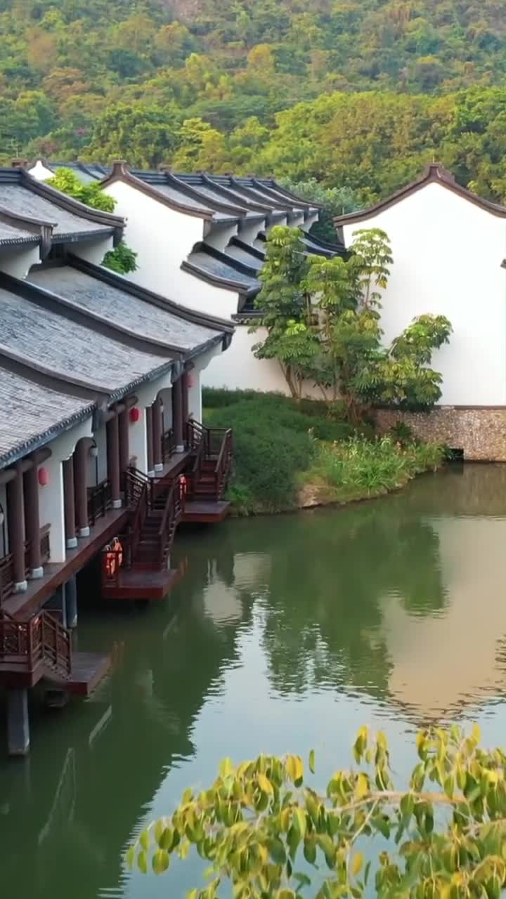 环境优美的汤泉湖畔上煮个茶，泡个温泉，享受一下城市慢生活！#惠州中海汤泉酒店#自联盟