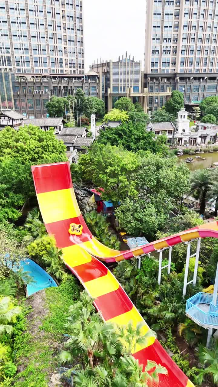 为了这些镜头，我每个项目都玩了一遍。#客天下恐龙水世界#自联盟